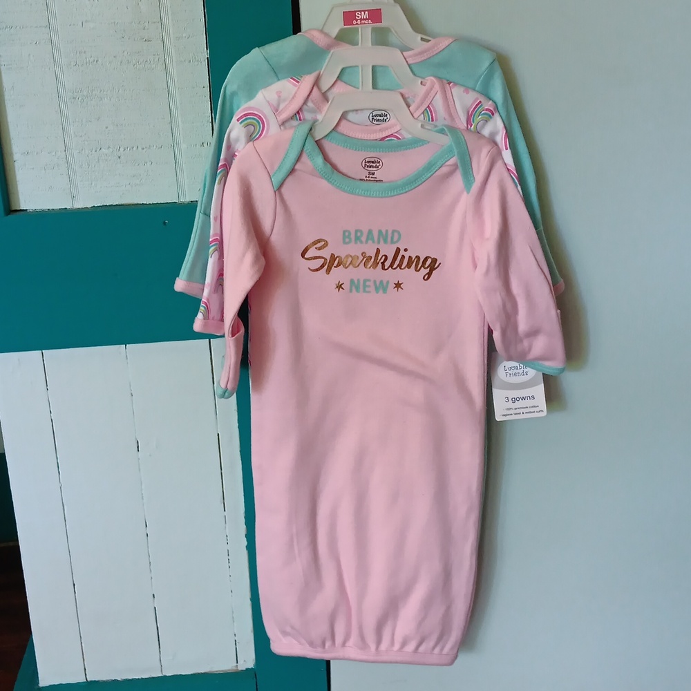 Gerber 4 piece set and Luvable Friends gowns NWT bundle - Picture 3 of 6